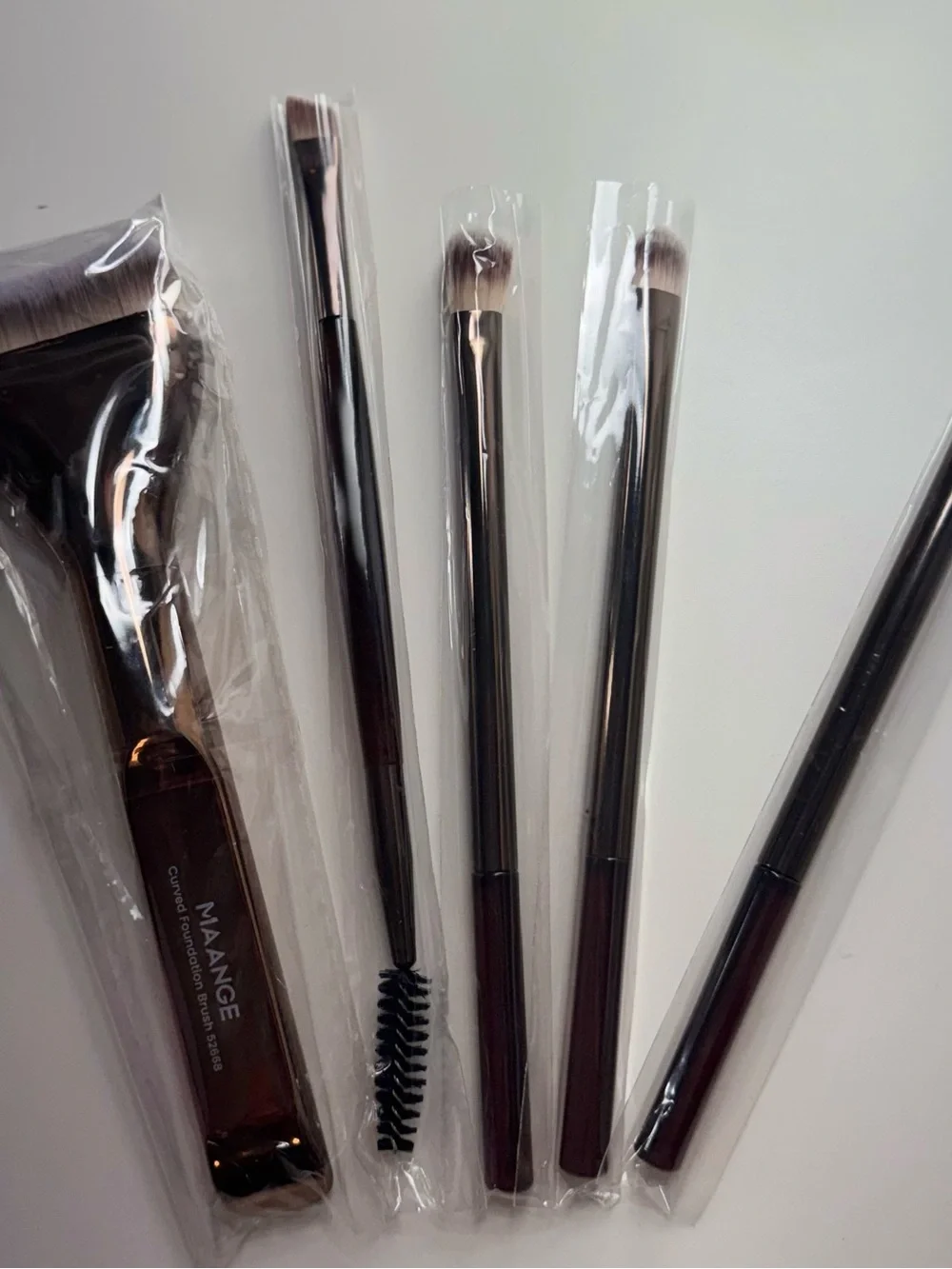 MAANGE Makeup Brush Set – 5 Piece Face & Eye Cosmetic Brushes hourglass